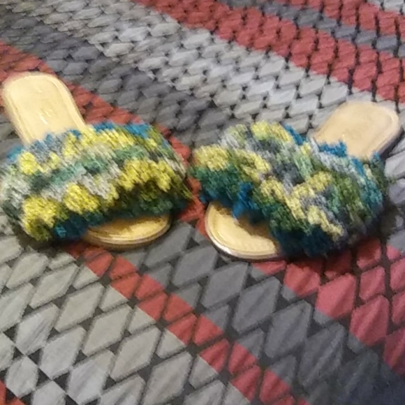Slippers/Sandals - Picture 2 of 3